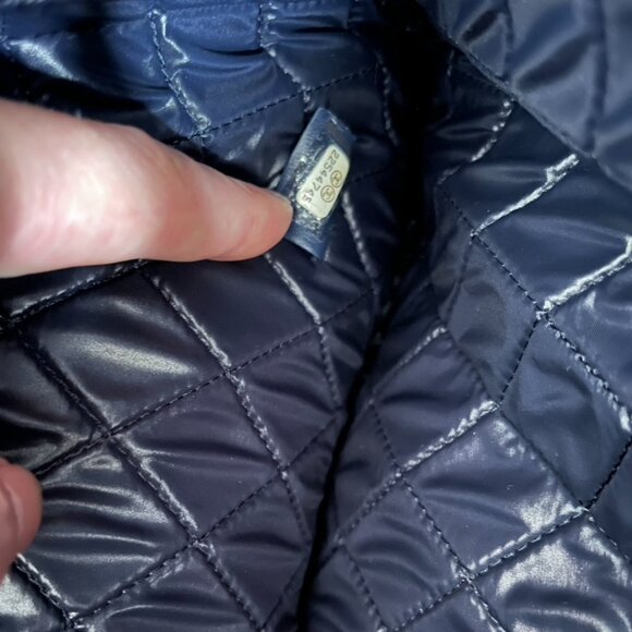 CHANEL Large O Case Clutch Laptop Portfolio in Blue Lambskin - Picture 12 of 15